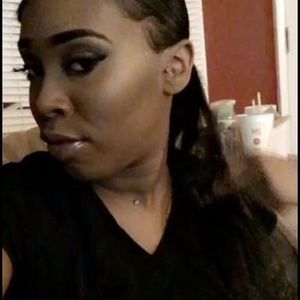 Meet your Posher, Tia